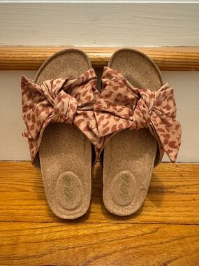 aerie Leopard-Print Bow Slide Sandals in Dusty Rose Tan